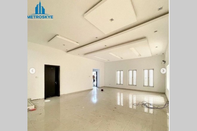 Terrific 5 bedrrom duplex