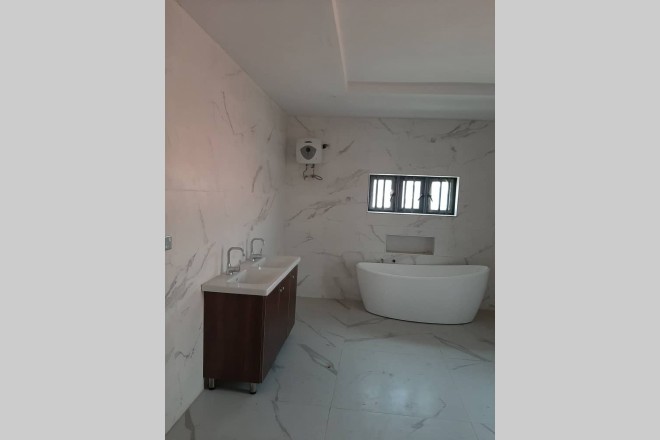 Luxurious well furnished 5 bedroom duplex with bq