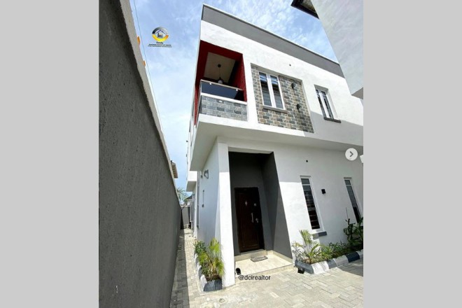 4 bedroom detached duplex