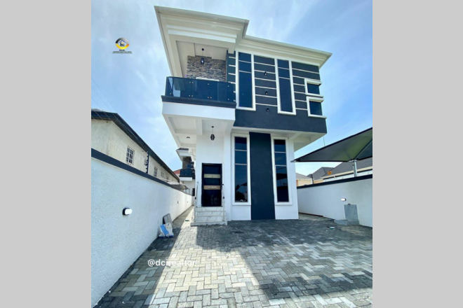 A 4 bedroom detached duplex with bq