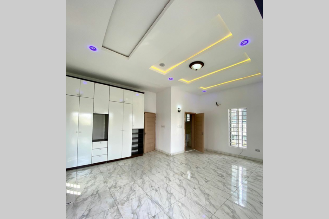 A 4 bedroom detached duplex with bq