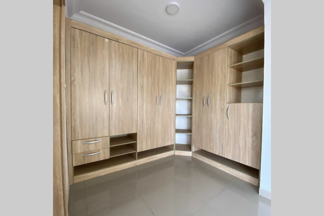 A 6 bedroom fully detached duplex with bq