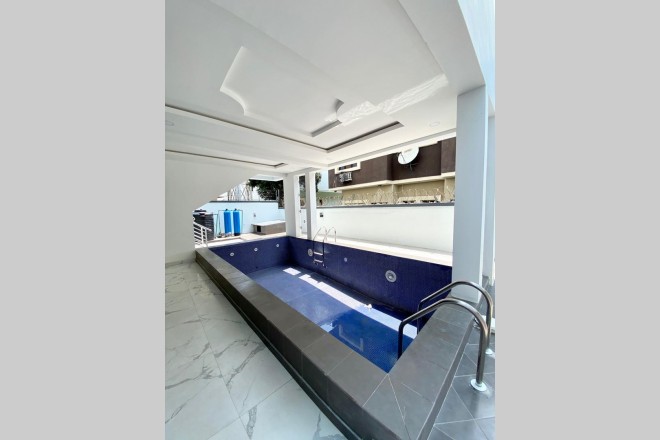 5 Bedroom fully detached Duplex